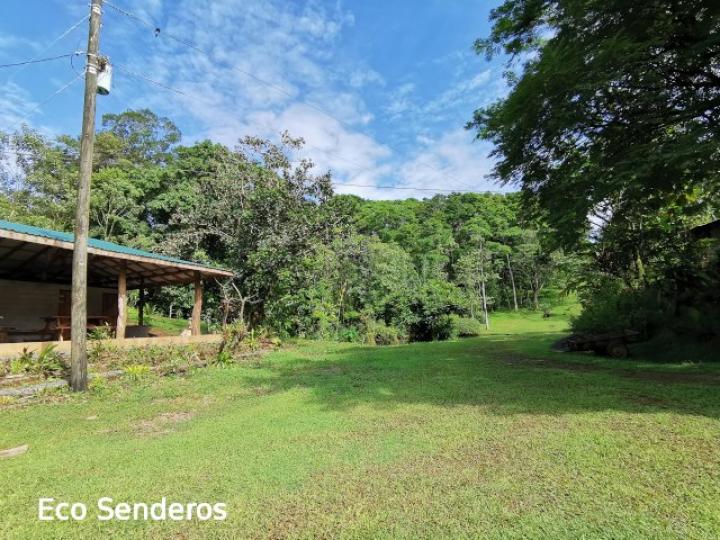 Otra vista del área de llegada con rancho a la izquierda